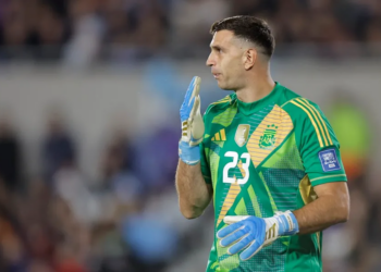 En las eliminatorias para el Mundial 2026, ‘Dibu’ Martínez ha sido castigado por la FIFA y se le prohíbe participar en los partidos contra Venezuela y Bolivia