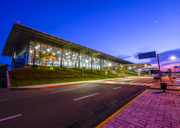 El aeropuerto de Acapulco vuelve a estar en funcionamiento después de la llegada del huracán John