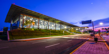 El aeropuerto de Acapulco vuelve a estar en funcionamiento después de la llegada del huracán John