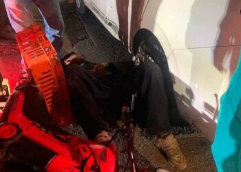 Motociclista sufre lesiones en un incidente vial
