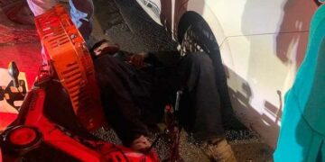Motociclista sufre lesiones en un incidente vial