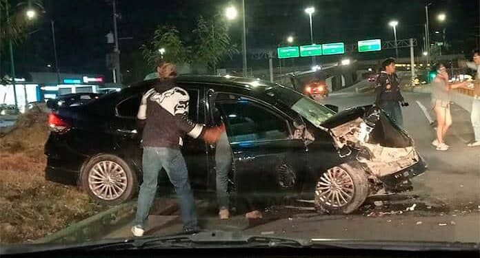 Conductor resultó lesionado tras colisión contra barrera en la Carretera hacia México
