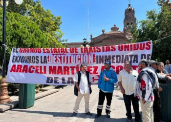 Taxistas demandan la destitución de titular de la SCT