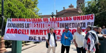 Taxistas demandan la destitución de titular de la SCT