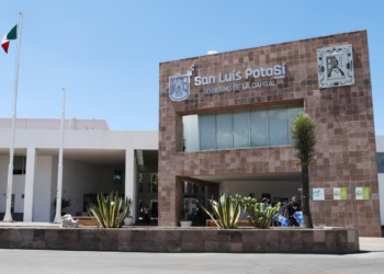 Empleados de la exdelegación de Villa de Pozos piden acomodo en alguna área del Ayuntamiento de la Capital