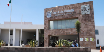 Empleados de la exdelegación de Villa de Pozos piden acomodo en alguna área del Ayuntamiento de la Capital