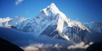 La asombrosa explicación detrás del crecimiento anual de 2 milímetros del Everest