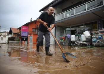 En Bosnia-Herzegovina, las inundaciones causan al menos 17 muertes y graves daños