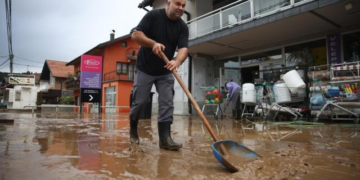 En Bosnia-Herzegovina, las inundaciones causan al menos 17 muertes y graves daños
