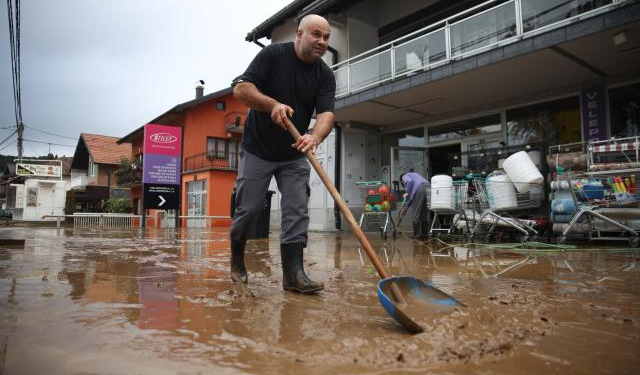En Bosnia-Herzegovina, las inundaciones causan al menos 17 muertes y graves daños