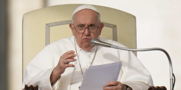 El Papa Francisco cuestiona la incapacidad del mundo para detener la guerra en Gaza