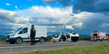 Pareja fallece en un volcadura en Matehuala