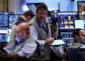 Wall Street cerró la semana con nuevos récords a pesar de la caída de Tesla