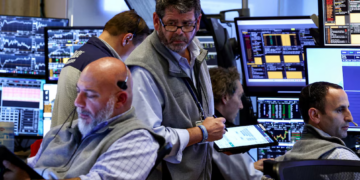 Wall Street cerró la semana con nuevos récords a pesar de la caída de Tesla