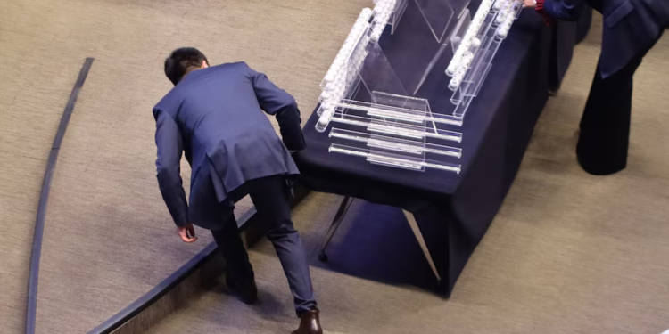 Entre tropiezos y quejas: de esa manera se desarrolló el sorteo para la elección de jueces en 2025