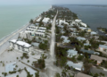 Numerosos domicilios en Florida experimentaron impactos debido a la arena dispersada por la marejada ciclónica ocasionada por el huracán Milton