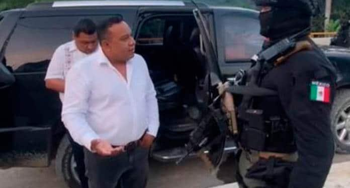 Presidente municipal de Huehuetlán corre a oficiales de la Guardia Civil