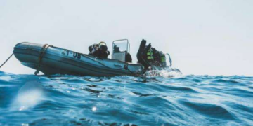 Increíble suceso en alta mar: un marinero ruso logra resistir 67 días flotando en una balsa inflable