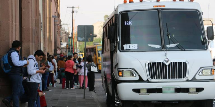 A los trabajadores les preocupan los recientes accidentes en los vehículos de transporte