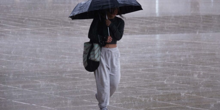 Un ciclón tropical y un frente frío traerán lluvias al país. Se espera que haya lluvias muy intensas en tres estados
