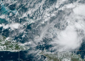 Cuba es golpeada por el huracán Oscar mientras sufre apagón generalizado