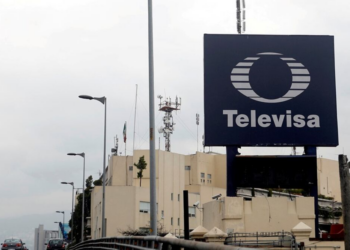 Las acciones de Grupo Televisa disminuyen luego de la revocación de la licencia de Azcárraga