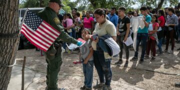 Sheinbaum rechaza el uso de militares para deportaciones masivas de migrantes en EE.UU