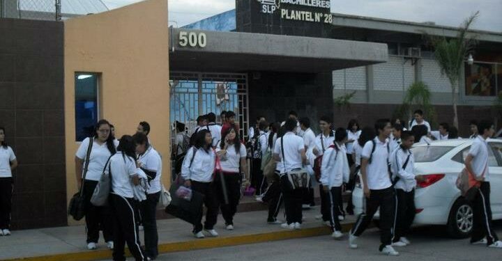 VIDEO | Más de 20 despidos de profesores en el Cobach