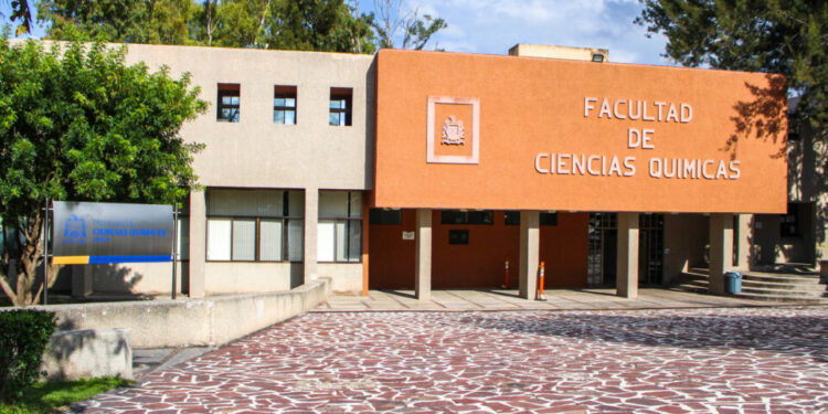 Técnicos académicos de la UASLP se quejan por dejarlos fuera de beca