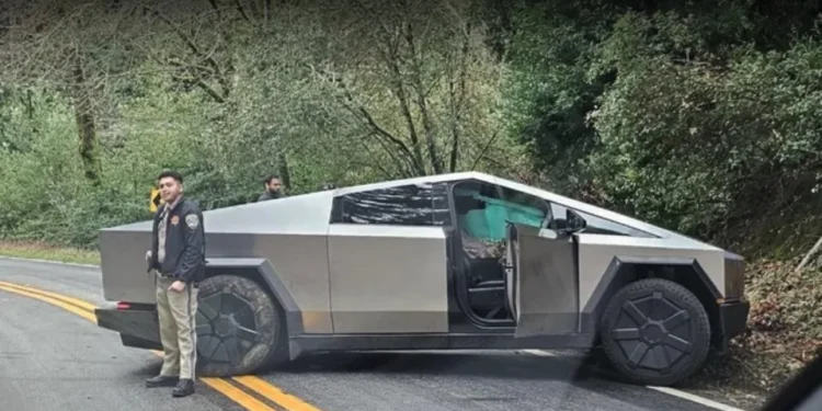 VIDEO: Al menos 3 muertos y un herido grave en un accidente con un Cybertruck de Tesla en California
