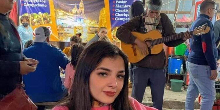 Karely Ruiz, la influencer, llega de visita a Real de Catorce.