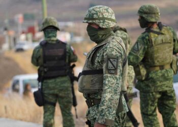 Detienen a 14 presuntos miembros de ‘Los Chapitos’, aseguran arsenal y camioneta blindada