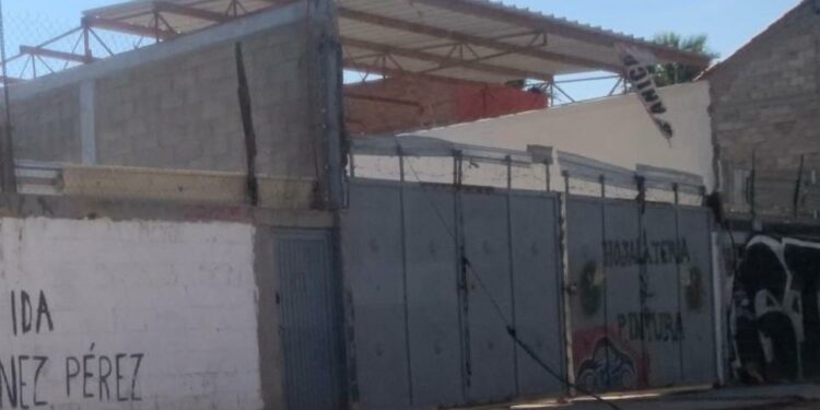 Hallan cadáver de mujer al interior de chatarrera en Cactus