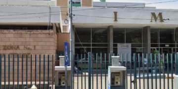Una mujer dio a luz en baño del IMSS