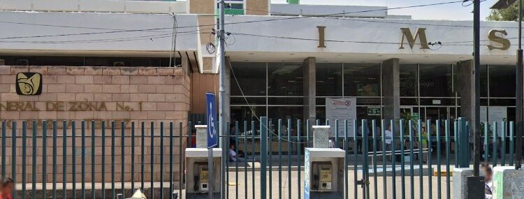 Una mujer dio a luz en baño del IMSS