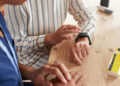 Cada vez más, los relojes inteligentes se emplean para detectar desde ataques al corazón hasta enfermedades como el mal de Parkinson