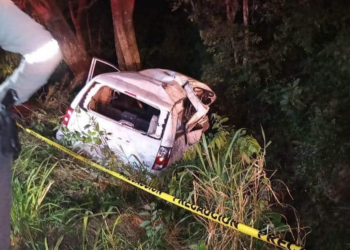 Tras fuerte choque en carretera Valles-Rioverde, una persona perdió la vida