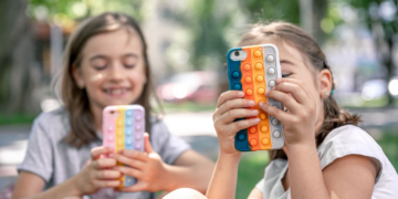 Australia aprueba ley para prohibir redes sociales a menores de 16 años
