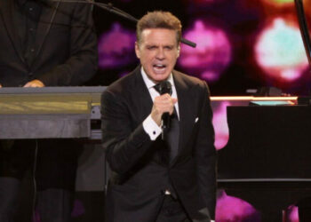 VIDEO | Luis Miguel se enoja durante su show y estalla contra los encargados del audio