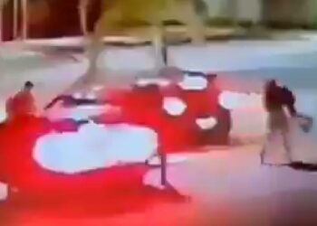 Video | Niño enfrenta a sujetos armados para tratar de evitar secuestro de sus papás en Sinaloa