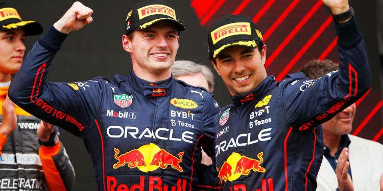 Max Verstappen sale al quite por ‘Checo’ y culpa a Red Bull