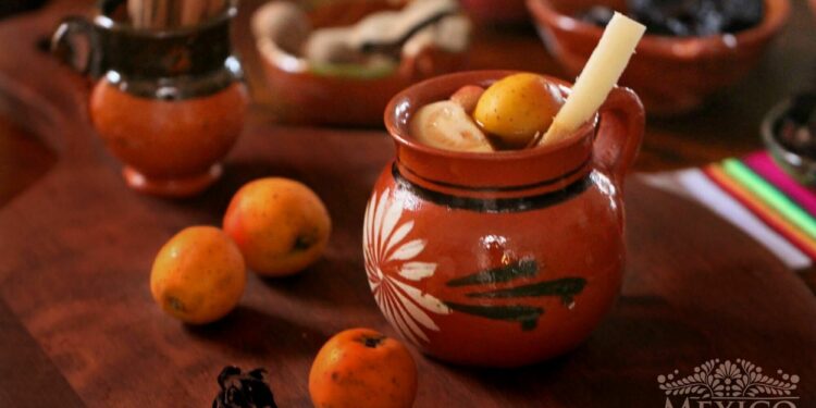 ¡No solo es delicioso! Estas vitaminas te aporta el ponche navideño
