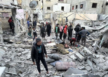 Bombardeo israelí en campo de refugiados de Gaza deja 17 muertos