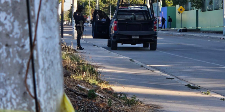 En Culiacán, asesinan a una joven de 19 años frente a Colegio de Bachilleres