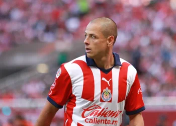 Afición solicita la desvinculación de ‘Chicharito’ Hernández de Chivas