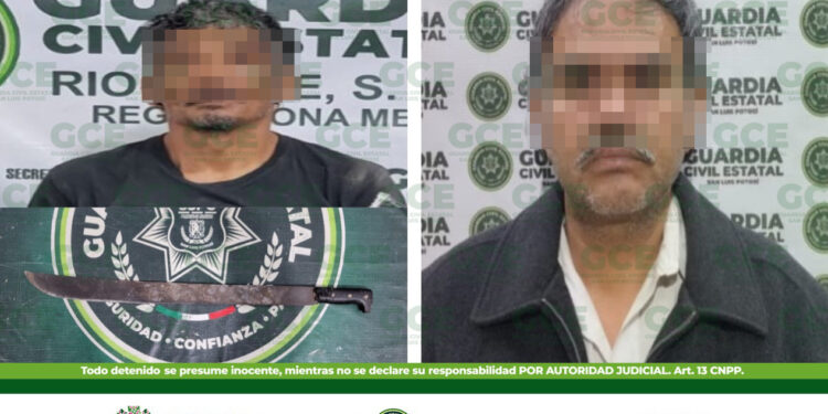 Detienen a 2 hombres por violencia familiar, uno de ellos fue despojado de un machete de 74 centímetros