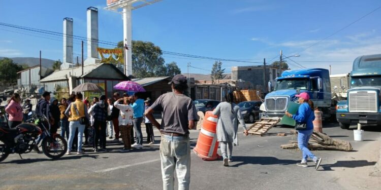 VIDEO: Bloquean el Circuito Potosí para pedir la instalación de topes o semáforo debido a atropellos en la zona