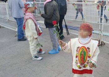 VIDEO| Visten al niño de Juan Diego en agradecimiento a la Virgen