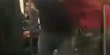 Dos hombres protagonizan riña en la Línea 2 de la CDMX