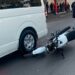 Chocan motos contra camionetas de personal